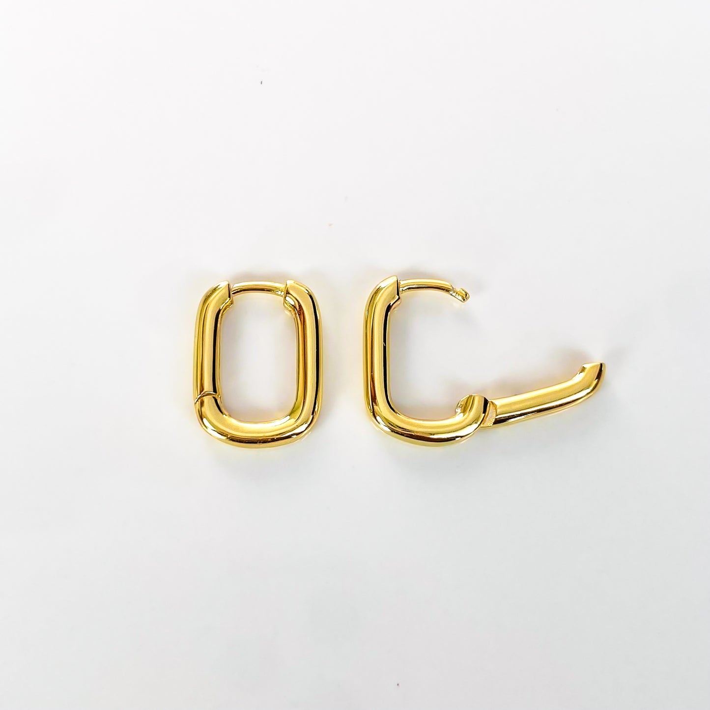 Linda huggie Earring